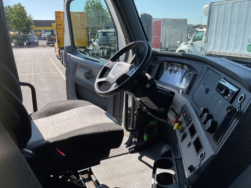 Day Cab Tractor-Heavy Duty Tractors-Freightliner-2019-T12642ST-Sacramento-CA-239,309\n\t\tmiles-$ 54,500 - Image 14