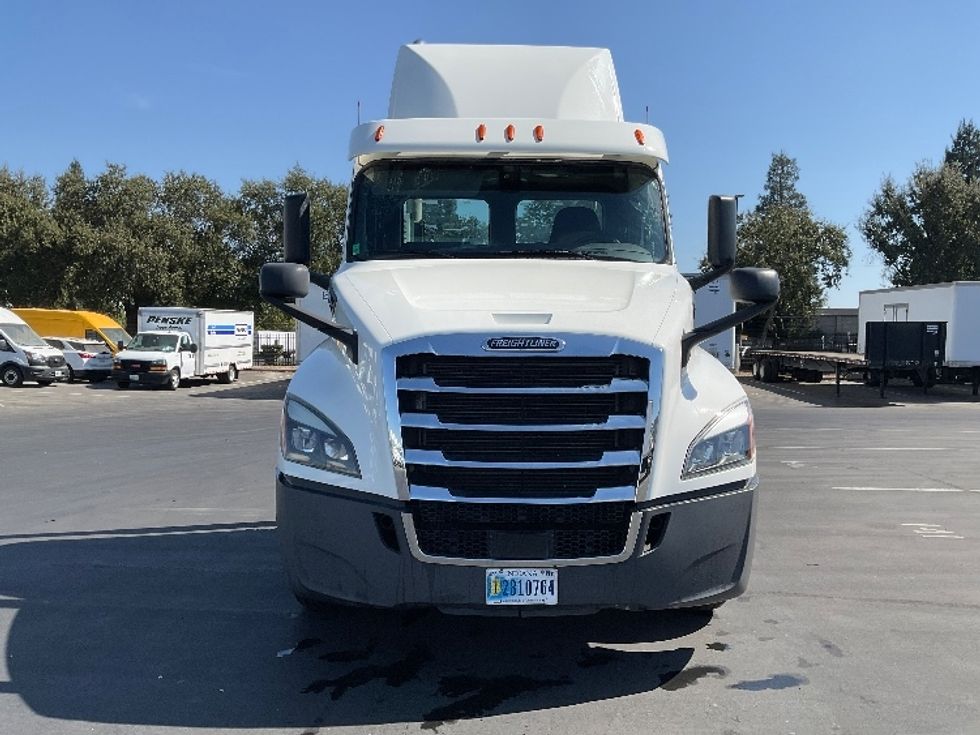 Day Cab Tractor-Heavy Duty Tractors-Freightliner-2019-T12642ST-Sacramento-CA-239,309\n\t\tmiles-$ 54,500 - Image 2