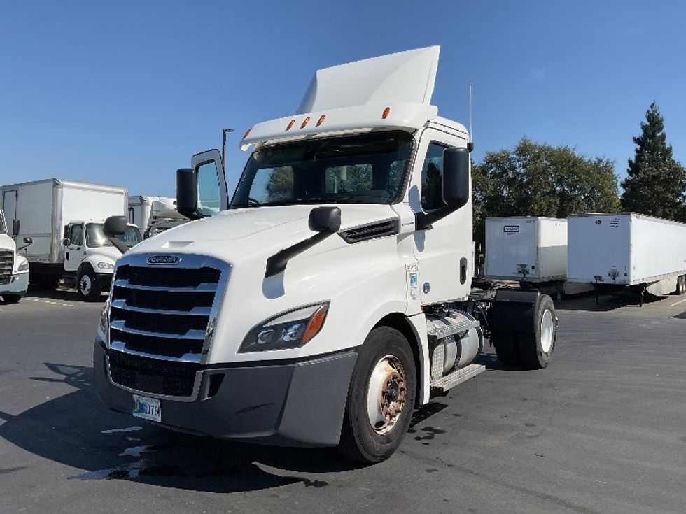 Day Cab Tractor-Heavy Duty Tractors-Freightliner-2019-T12642ST-Sacramento-CA-239,309\n\t\tmiles-$ 54,500 - Image 3