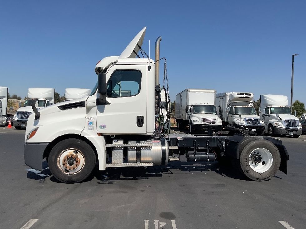 Day Cab Tractor-Heavy Duty Tractors-Freightliner-2019-T12642ST-Sacramento-CA-239,309\n\t\tmiles-$ 54,500 - Image 4