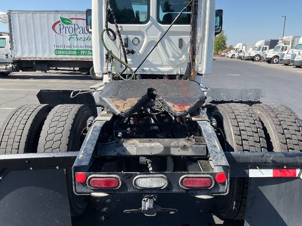 Day Cab Tractor-Heavy Duty Tractors-Freightliner-2019-T12642ST-Sacramento-CA-239,309\n\t\tmiles-$ 54,500 - Image 6
