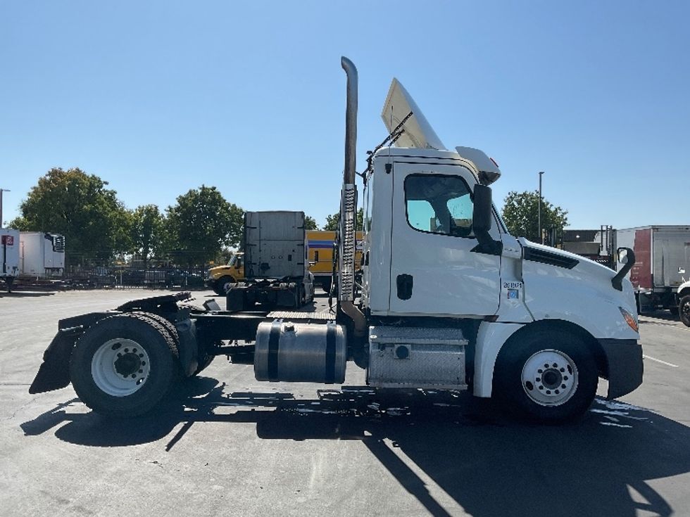 Day Cab Tractor-Heavy Duty Tractors-Freightliner-2019-T12642ST-Sacramento-CA-239,309\n\t\tmiles-$ 54,500 - Image 8