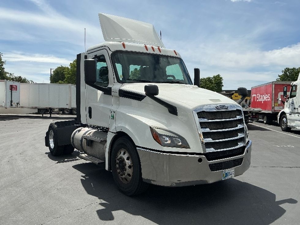 Day Cab Tractor-Heavy Duty Tractors-Freightliner-2019-T12642ST-Sacramento-CA-315,058\n\t\tmiles-$ 46,500 - Image 1