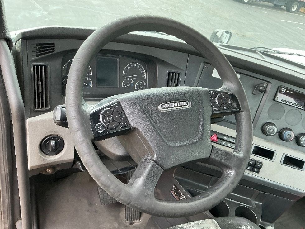 Day Cab Tractor-Heavy Duty Tractors-Freightliner-2019-T12642ST-Sacramento-CA-315,058\n\t\tmiles-$ 46,500 - Image 10