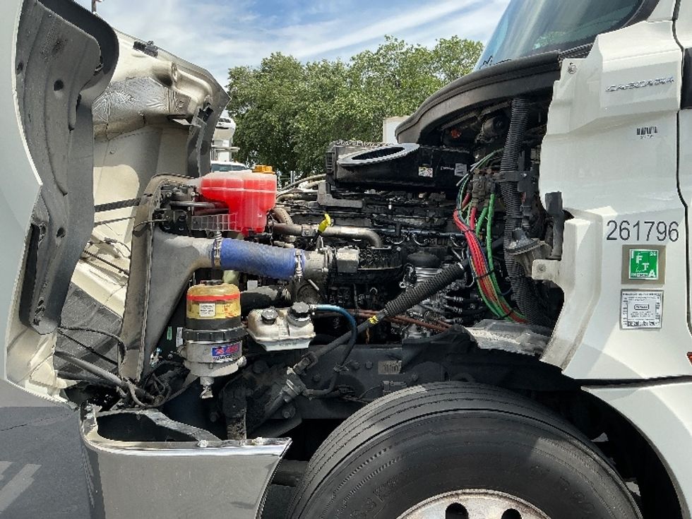Day Cab Tractor-Heavy Duty Tractors-Freightliner-2019-T12642ST-Sacramento-CA-315,058\n\t\tmiles-$ 46,500 - Image 16