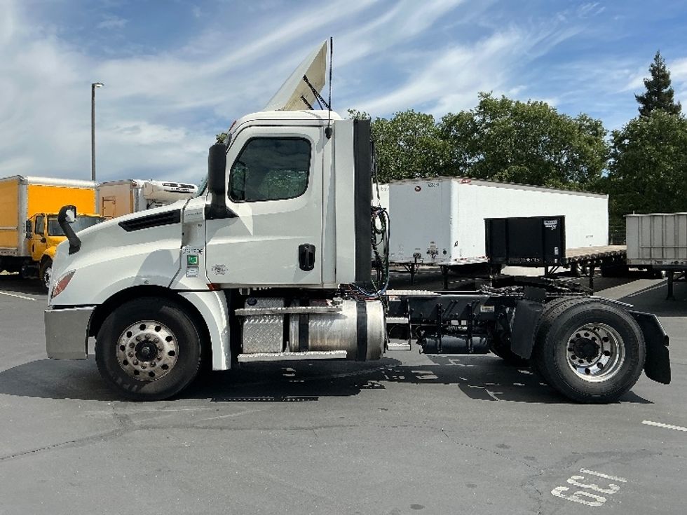 Day Cab Tractor-Heavy Duty Tractors-Freightliner-2019-T12642ST-Sacramento-CA-315,058\n\t\tmiles-$ 46,500 - Image 4