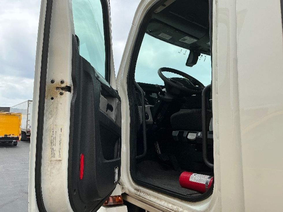 Day Cab Tractor-Heavy Duty Tractors-Freightliner-2019-T12642ST-Sacramento-CA-315,058\n\t\tmiles-$ 46,500 - Image 9