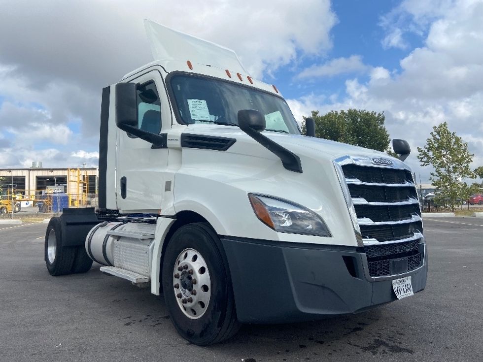 Day Cab Tractor-Heavy Duty Tractors-Freightliner-2019-T12642ST-San Antonio-TX-315,168\n\t\tmiles-$ 37,750 - Image 1
