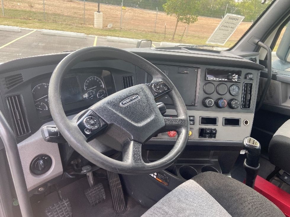 Day Cab Tractor-Heavy Duty Tractors-Freightliner-2019-T12642ST-San Antonio-TX-315,168\n\t\tmiles-$ 37,750 - Image 10