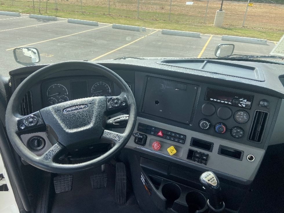 Day Cab Tractor-Heavy Duty Tractors-Freightliner-2019-T12642ST-San Antonio-TX-315,168\n\t\tmiles-$ 37,750 - Image 11