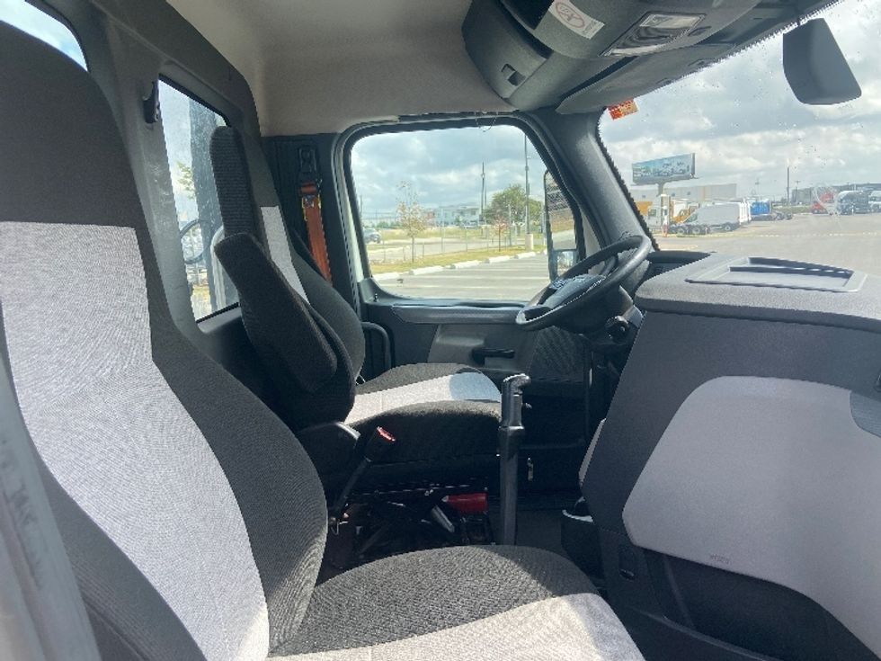 Day Cab Tractor-Heavy Duty Tractors-Freightliner-2019-T12642ST-San Antonio-TX-315,168\n\t\tmiles-$ 37,750 - Image 14