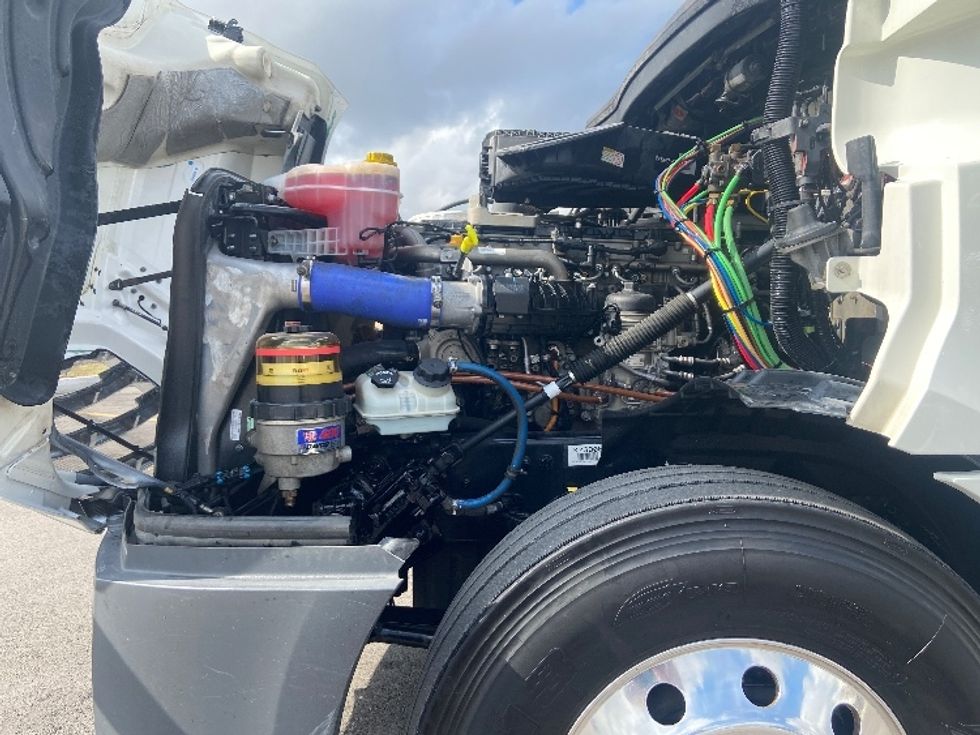 Day Cab Tractor-Heavy Duty Tractors-Freightliner-2019-T12642ST-San Antonio-TX-315,168\n\t\tmiles-$ 37,750 - Image 16