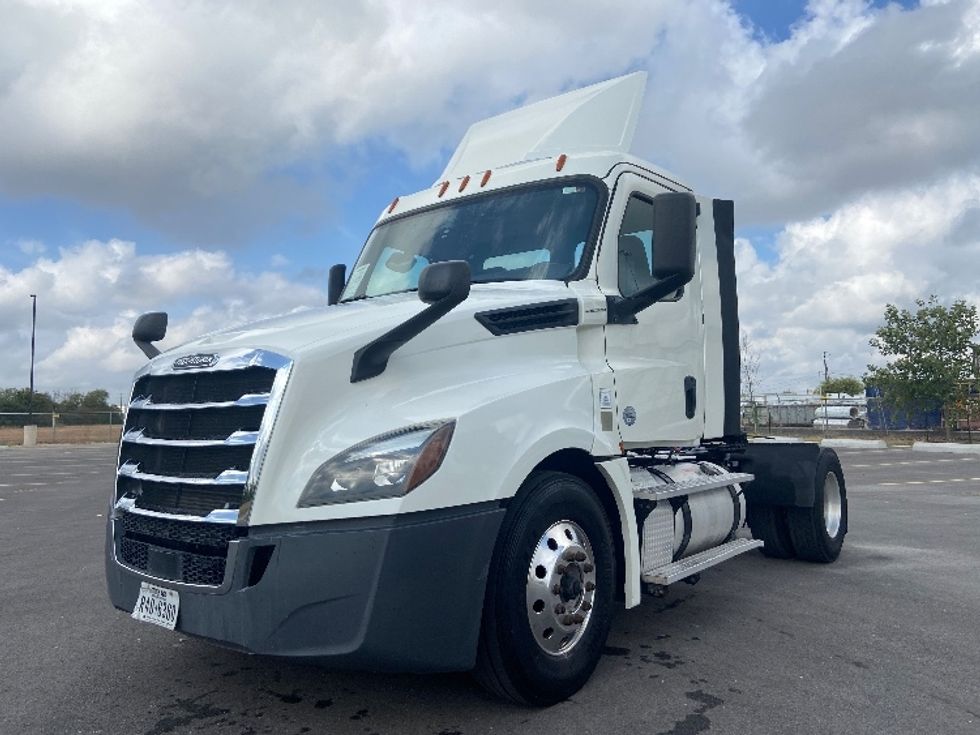 Day Cab Tractor-Heavy Duty Tractors-Freightliner-2019-T12642ST-San Antonio-TX-315,168\n\t\tmiles-$ 37,750 - Image 3