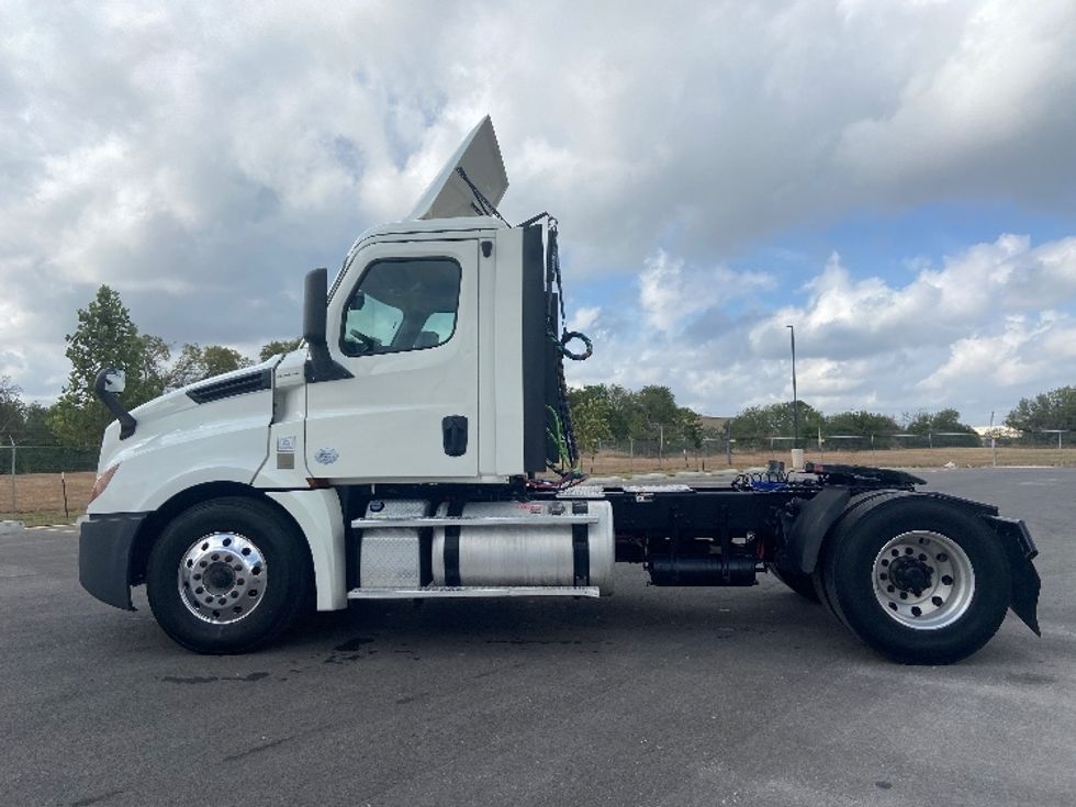 Day Cab Tractor-Heavy Duty Tractors-Freightliner-2019-T12642ST-San Antonio-TX-315,168\n\t\tmiles-$ 37,750 - Image 4