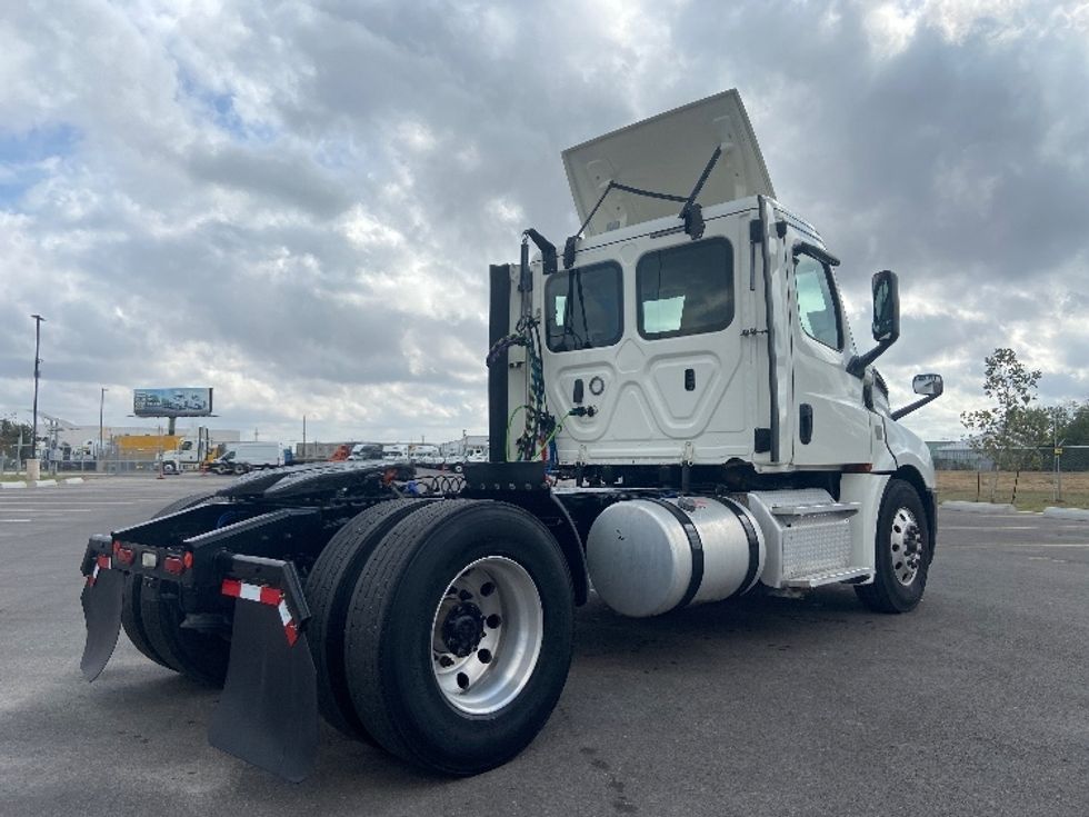Day Cab Tractor-Heavy Duty Tractors-Freightliner-2019-T12642ST-San Antonio-TX-315,168\n\t\tmiles-$ 37,750 - Image 7