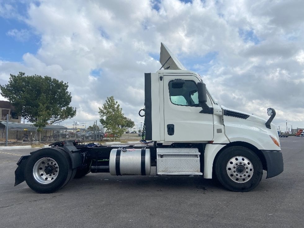 Day Cab Tractor-Heavy Duty Tractors-Freightliner-2019-T12642ST-San Antonio-TX-315,168\n\t\tmiles-$ 37,750 - Image 8