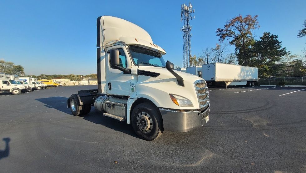 Day Cab Tractor-Heavy Duty Tractors-Freightliner-2019-T12642ST-South Plainfield-NJ-625,323\n\t\tmiles-$ 21,750 - Image 1