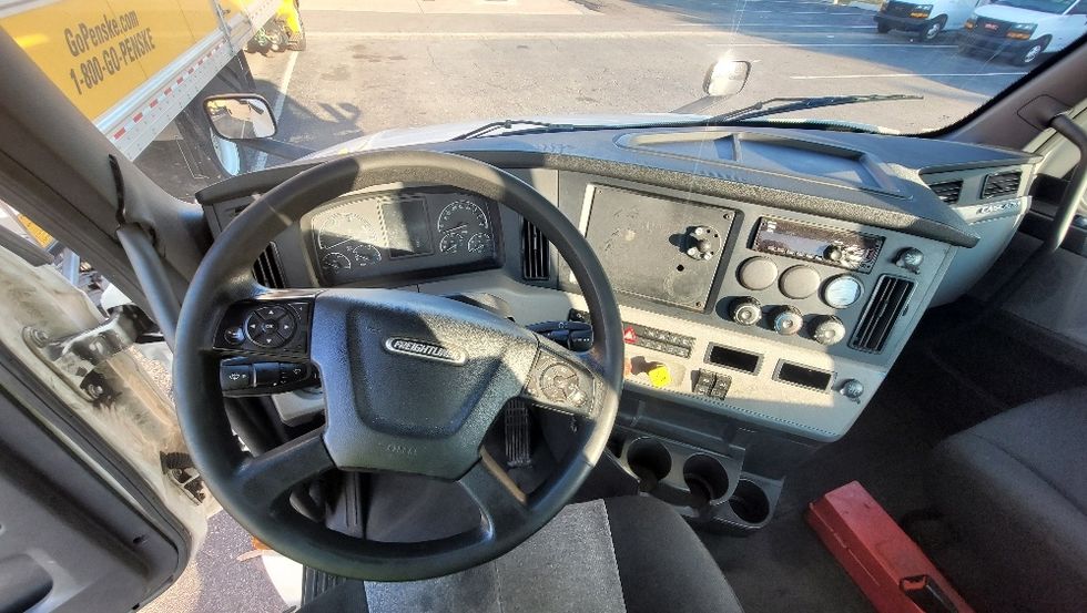 Day Cab Tractor-Heavy Duty Tractors-Freightliner-2019-T12642ST-South Plainfield-NJ-625,323\n\t\tmiles-$ 21,750 - Image 10