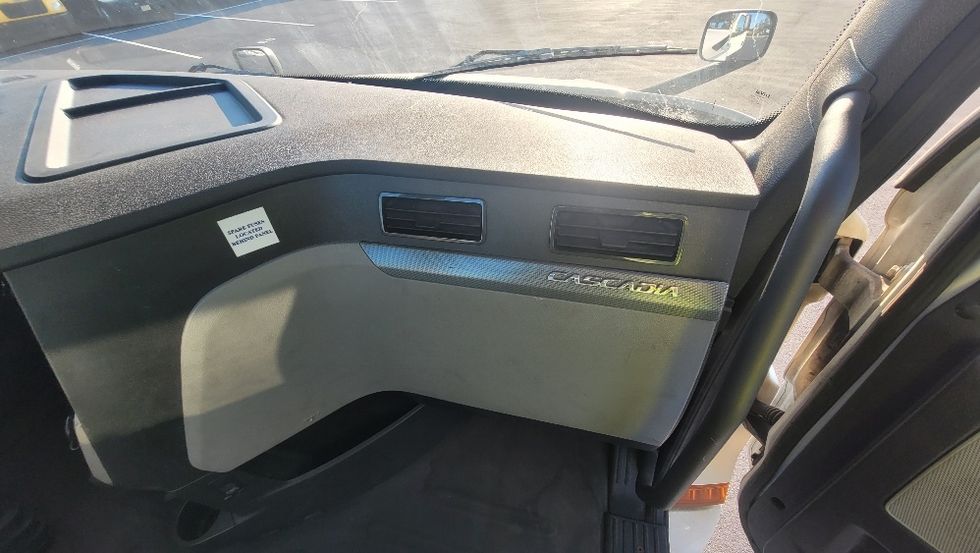 Day Cab Tractor-Heavy Duty Tractors-Freightliner-2019-T12642ST-South Plainfield-NJ-625,323\n\t\tmiles-$ 21,750 - Image 12