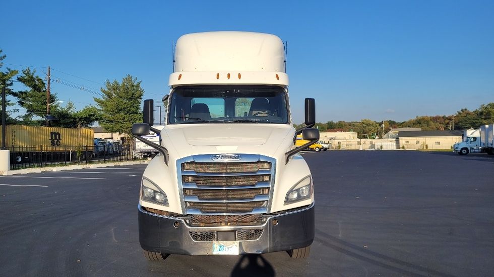 Day Cab Tractor-Heavy Duty Tractors-Freightliner-2019-T12642ST-South Plainfield-NJ-625,323\n\t\tmiles-$ 21,750 - Image 2