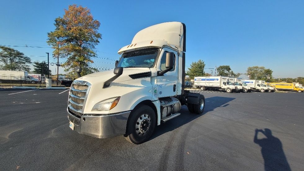 Day Cab Tractor-Heavy Duty Tractors-Freightliner-2019-T12642ST-South Plainfield-NJ-625,323\n\t\tmiles-$ 21,750 - Image 3