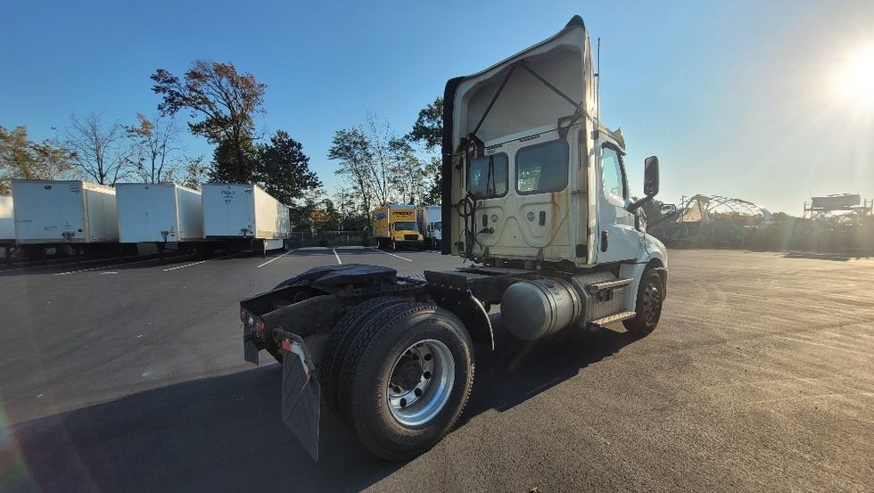 Day Cab Tractor-Heavy Duty Tractors-Freightliner-2019-T12642ST-South Plainfield-NJ-625,323\n\t\tmiles-$ 21,750 - Image 6
