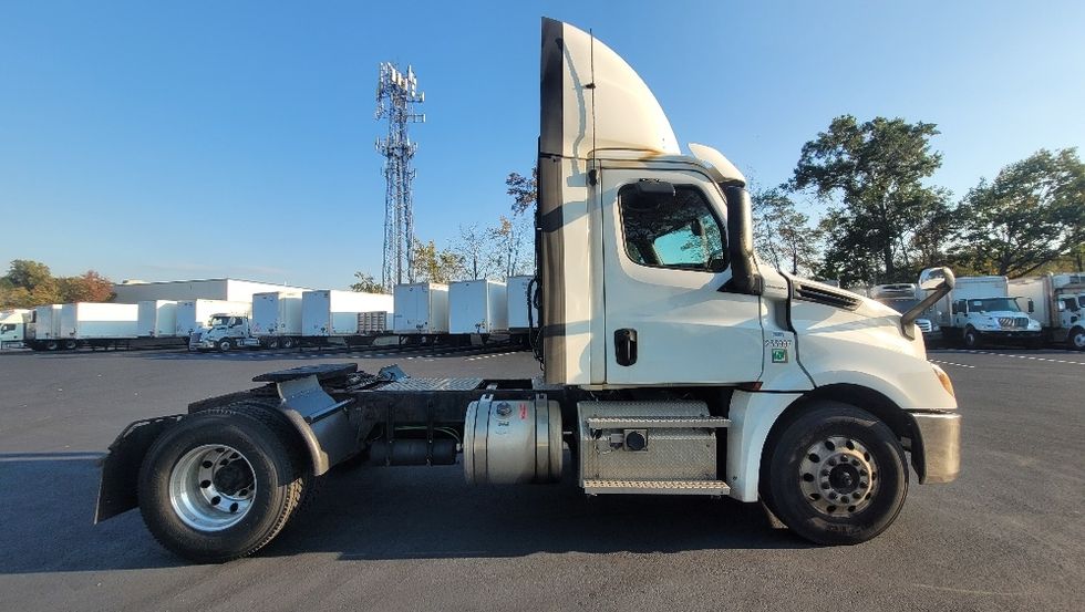 Day Cab Tractor-Heavy Duty Tractors-Freightliner-2019-T12642ST-South Plainfield-NJ-625,323\n\t\tmiles-$ 21,750 - Image 7