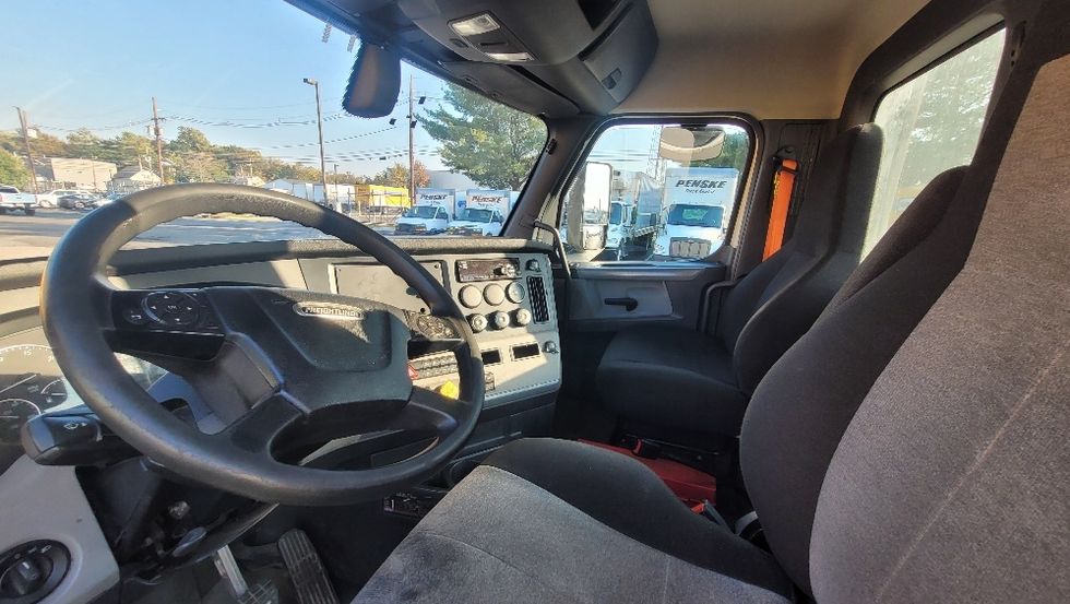 Day Cab Tractor-Heavy Duty Tractors-Freightliner-2019-T12642ST-South Plainfield-NJ-625,323\n\t\tmiles-$ 21,750 - Image 9
