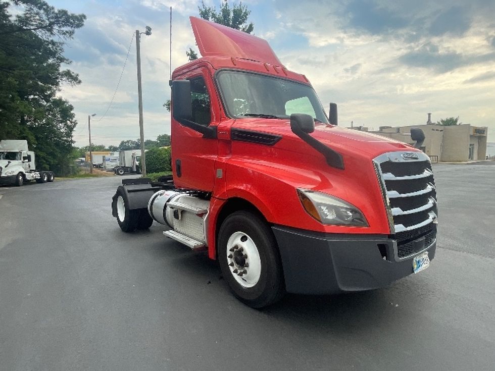 Day Cab Tractor-Heavy Duty Tractors-Freightliner-2019-T12642ST-Spartanburg-SC-344,820\n\t\tmiles-$ 38,500 - Image 1