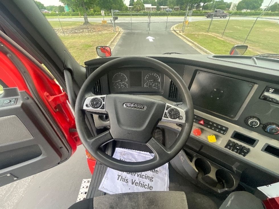 Day Cab Tractor-Heavy Duty Tractors-Freightliner-2019-T12642ST-Spartanburg-SC-344,820\n\t\tmiles-$ 38,500 - Image 11