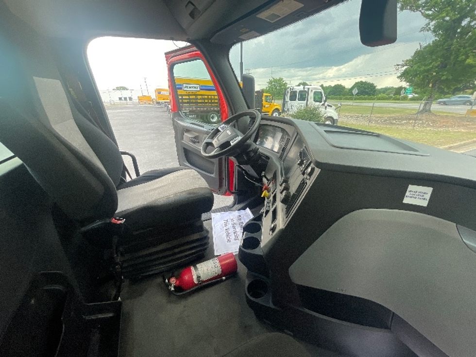 Day Cab Tractor-Heavy Duty Tractors-Freightliner-2019-T12642ST-Spartanburg-SC-344,820\n\t\tmiles-$ 38,500 - Image 14