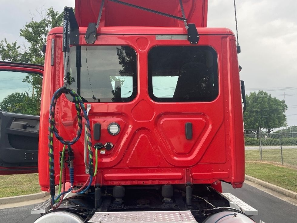 Day Cab Tractor-Heavy Duty Tractors-Freightliner-2019-T12642ST-Spartanburg-SC-344,820\n\t\tmiles-$ 38,500 - Image 19