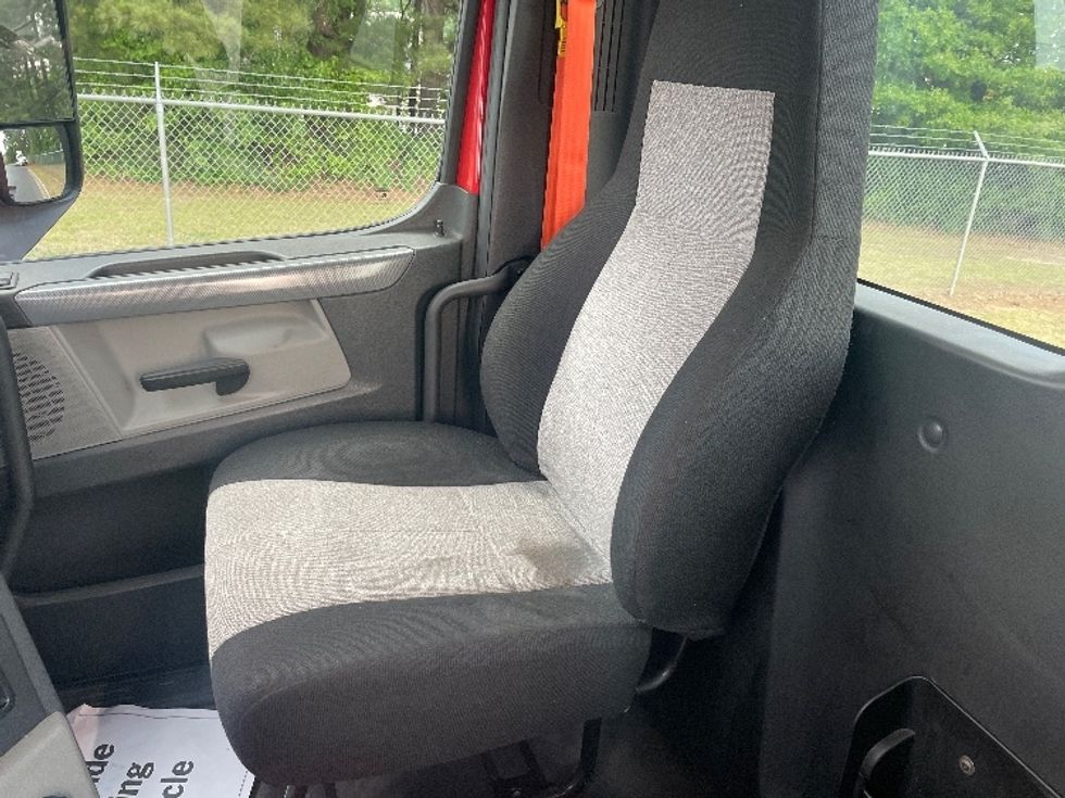 Day Cab Tractor-Heavy Duty Tractors-Freightliner-2019-T12642ST-Spartanburg-SC-344,820\n\t\tmiles-$ 38,500 - Image 20
