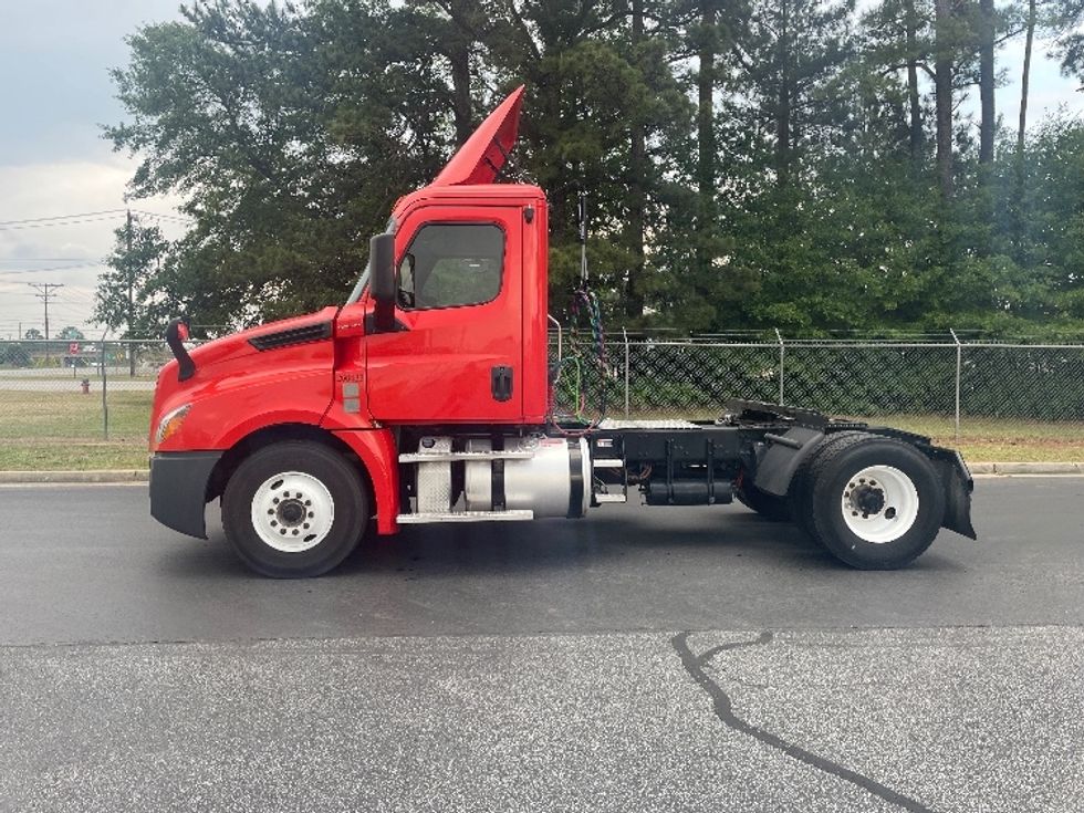 Day Cab Tractor-Heavy Duty Tractors-Freightliner-2019-T12642ST-Spartanburg-SC-344,820\n\t\tmiles-$ 38,500 - Image 4