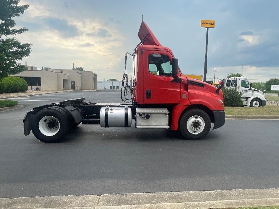 Day Cab Tractor-Heavy Duty Tractors-Freightliner-2019-T12642ST-Spartanburg-SC-344,820\n\t\tmiles-$ 38,500 - Image 8
