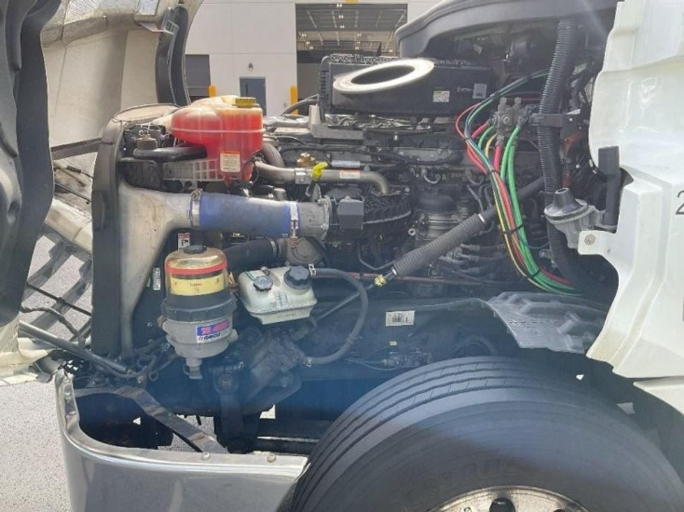 Day Cab Tractor-Heavy Duty Tractors-Freightliner-2019-T12642ST-Springfield-MA-381,645\n\t\tmiles-$ 36,750 - Image 14