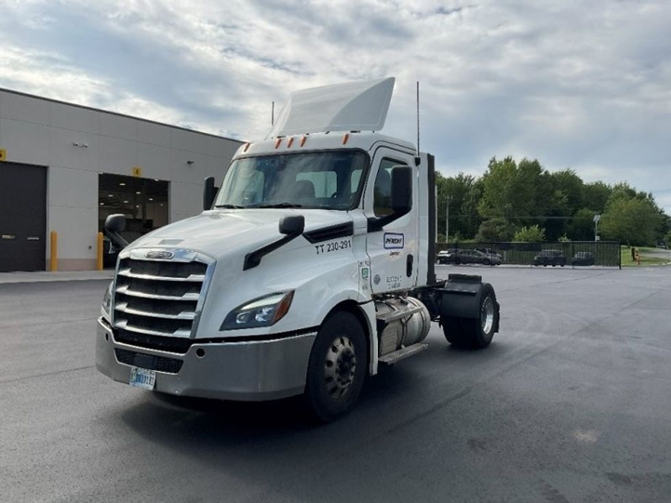 Day Cab Tractor-Heavy Duty Tractors-Freightliner-2019-T12642ST-Springfield-MA-381,645\n\t\tmiles-$ 36,750 - Image 3