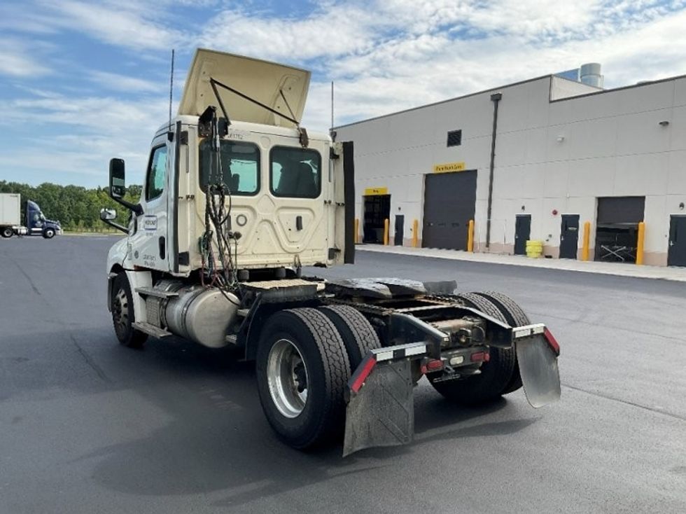 Day Cab Tractor-Heavy Duty Tractors-Freightliner-2019-T12642ST-Springfield-MA-381,645\n\t\tmiles-$ 36,750 - Image 5