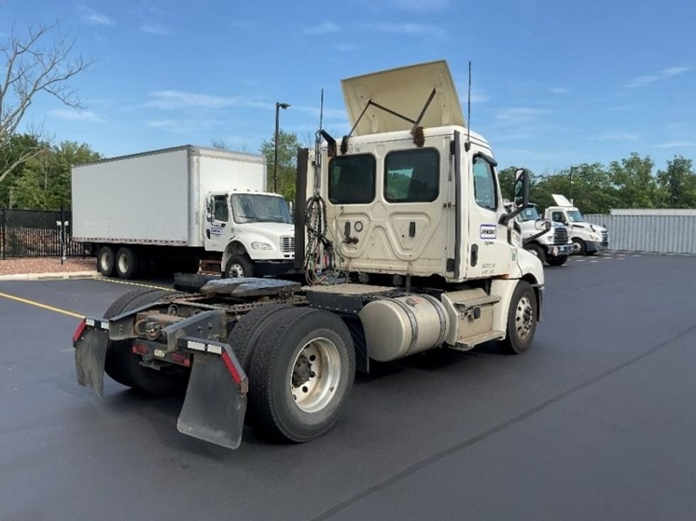 Day Cab Tractor-Heavy Duty Tractors-Freightliner-2019-T12642ST-Springfield-MA-381,645\n\t\tmiles-$ 36,750 - Image 7