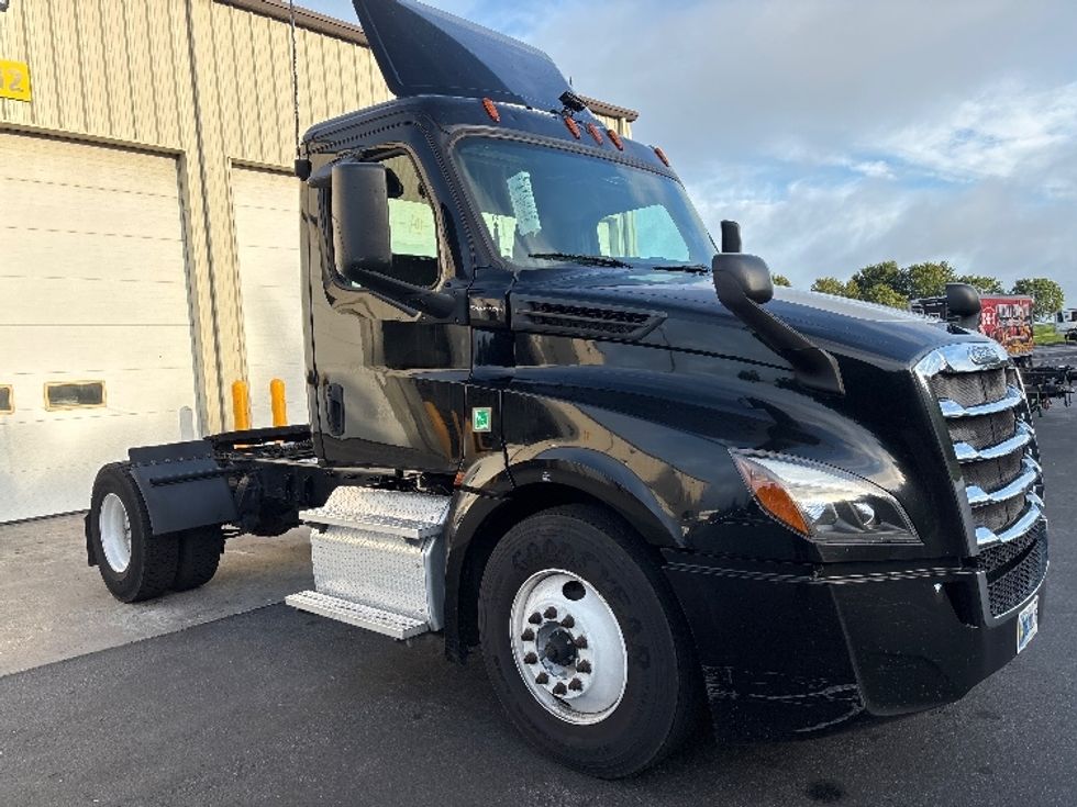 Day Cab Tractor-Heavy Duty Tractors-Freightliner-2019-T12642ST-Statesville-NC-182,285\n\t\tmiles-$ 44,500 - Image 1