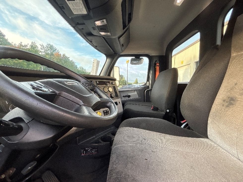 Day Cab Tractor-Heavy Duty Tractors-Freightliner-2019-T12642ST-Statesville-NC-182,285\n\t\tmiles-$ 44,500 - Image 10
