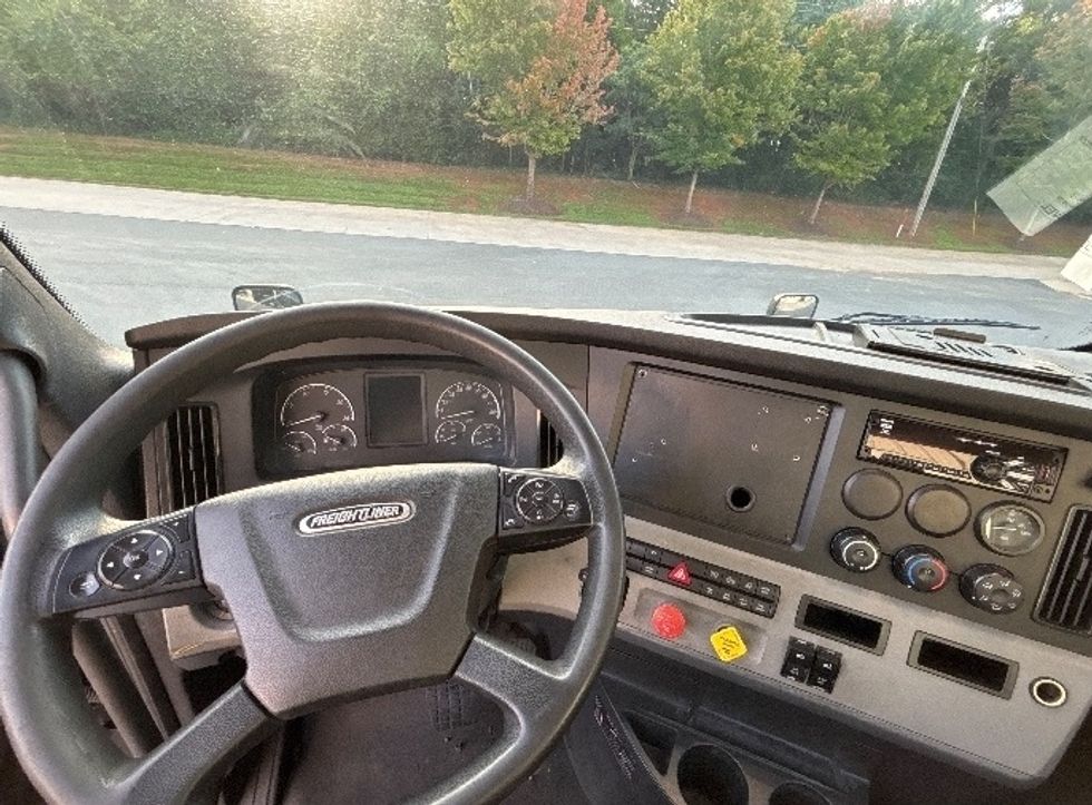 Day Cab Tractor-Heavy Duty Tractors-Freightliner-2019-T12642ST-Statesville-NC-182,285\n\t\tmiles-$ 44,500 - Image 11