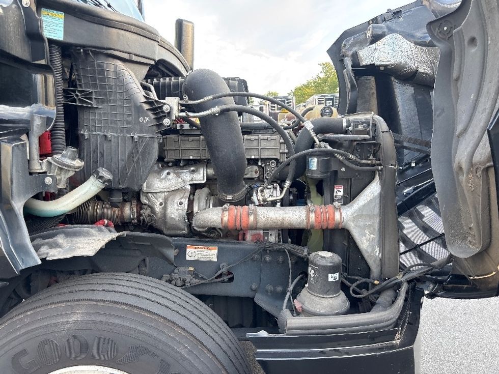 Day Cab Tractor-Heavy Duty Tractors-Freightliner-2019-T12642ST-Statesville-NC-182,285\n\t\tmiles-$ 44,500 - Image 15