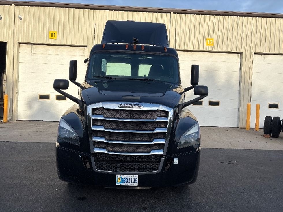 Day Cab Tractor-Heavy Duty Tractors-Freightliner-2019-T12642ST-Statesville-NC-182,285\n\t\tmiles-$ 44,500 - Image 2