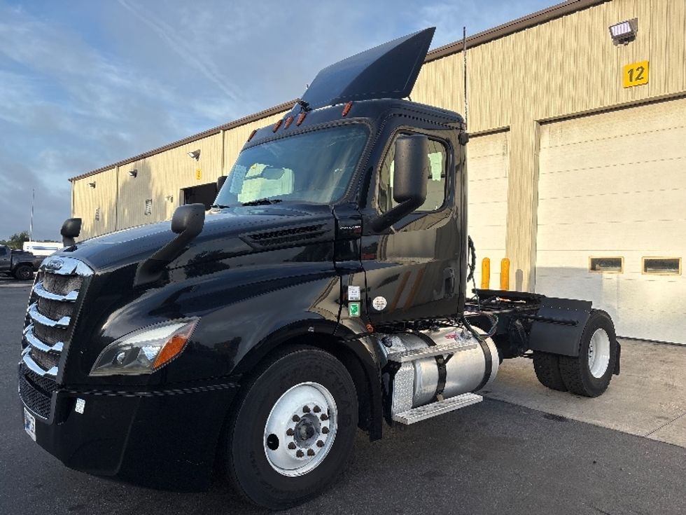 Day Cab Tractor-Heavy Duty Tractors-Freightliner-2019-T12642ST-Statesville-NC-182,285\n\t\tmiles-$ 44,500 - Image 3