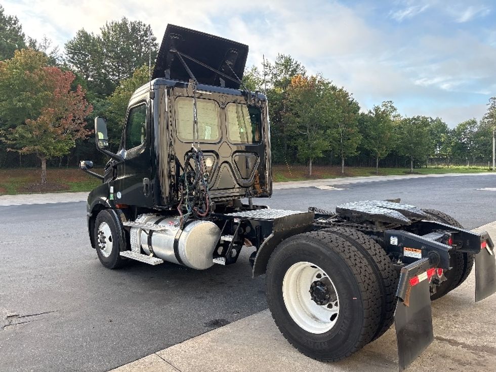 Day Cab Tractor-Heavy Duty Tractors-Freightliner-2019-T12642ST-Statesville-NC-182,285\n\t\tmiles-$ 44,500 - Image 5