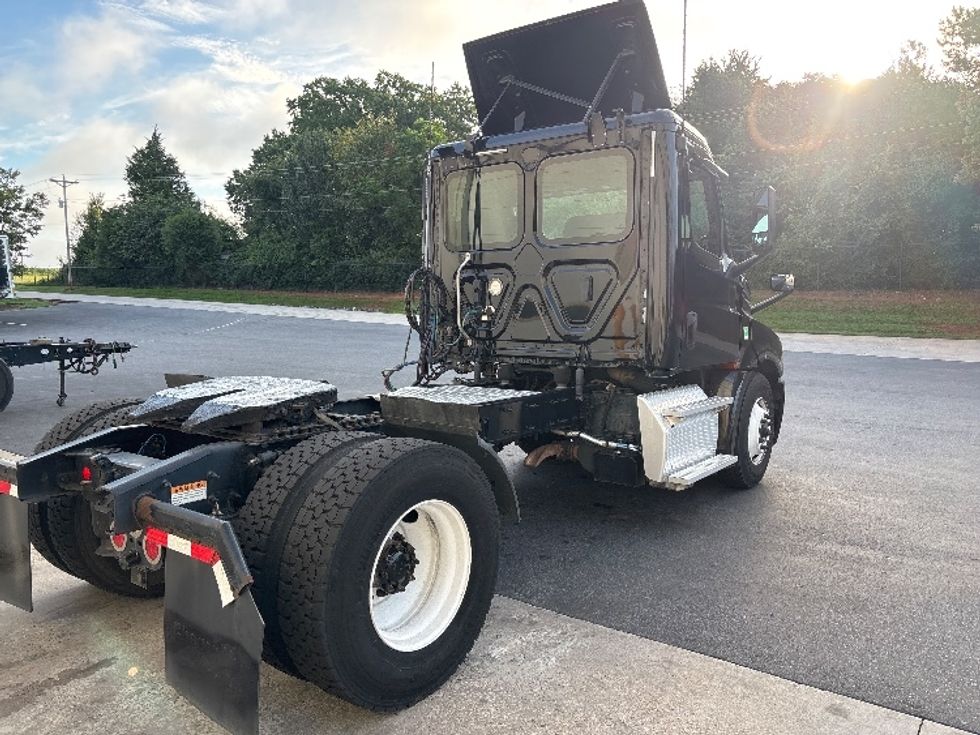 Day Cab Tractor-Heavy Duty Tractors-Freightliner-2019-T12642ST-Statesville-NC-182,285\n\t\tmiles-$ 44,500 - Image 7