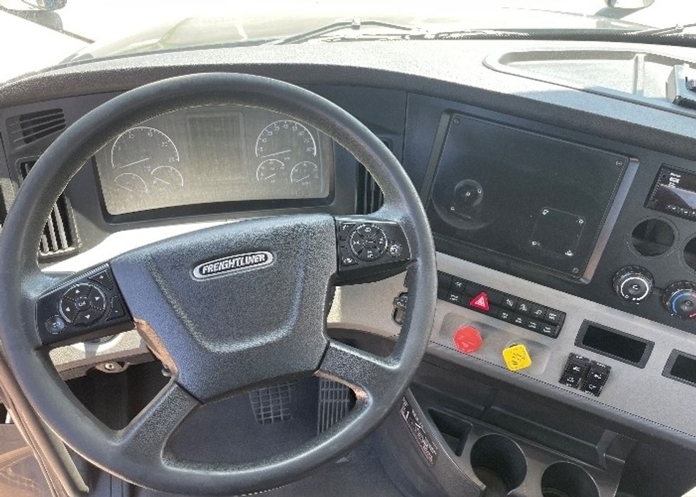 Day Cab Tractor-Heavy Duty Tractors-Freightliner-2019-T12642ST-Statesville-NC-239,185\n\t\tmiles-$ 40,750 - Image 11