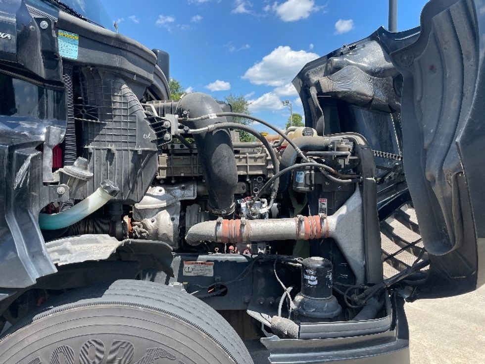 Day Cab Tractor-Heavy Duty Tractors-Freightliner-2019-T12642ST-Statesville-NC-239,185\n\t\tmiles-$ 40,750 - Image 15
