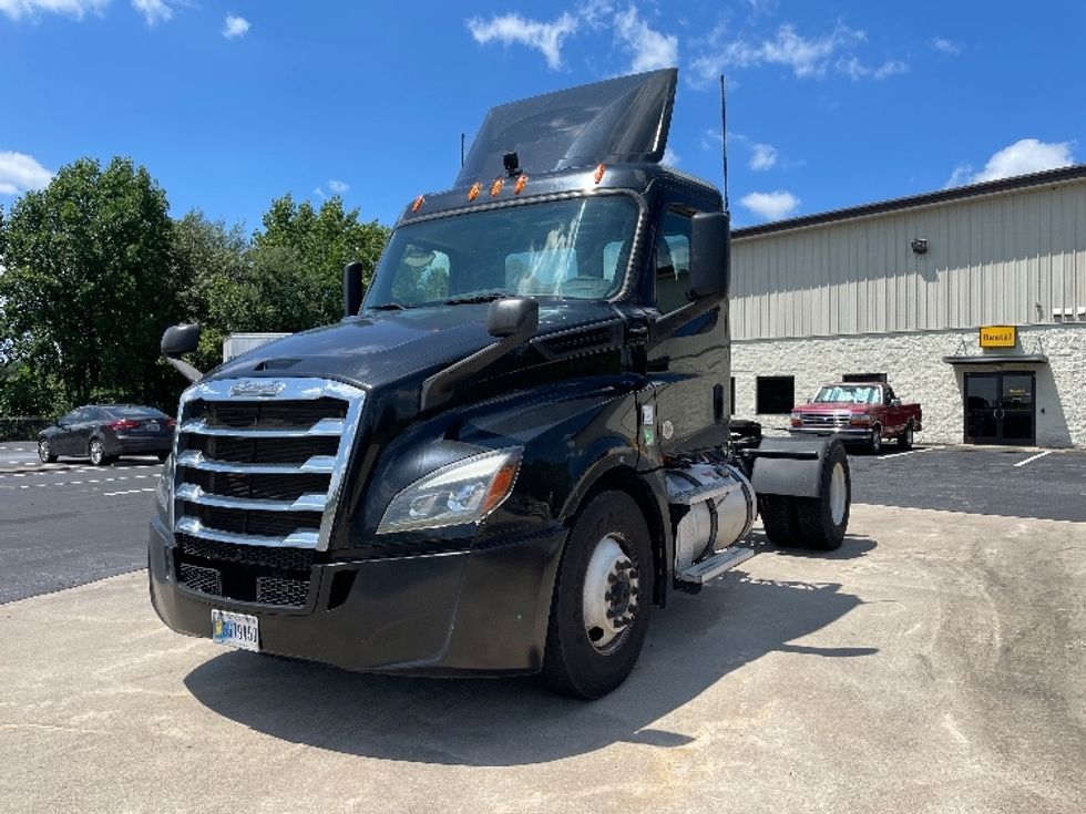 Day Cab Tractor-Heavy Duty Tractors-Freightliner-2019-T12642ST-Statesville-NC-239,185\n\t\tmiles-$ 40,750 - Image 3